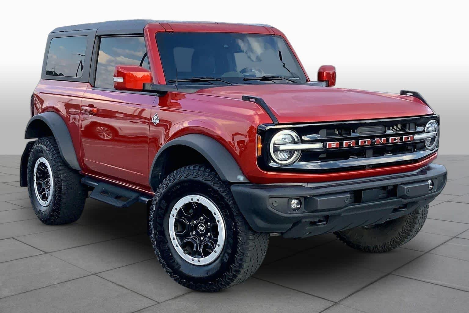 Used 2023 Hot Pepper Red Metallic Tinted Clearcoat Ford Outer Banks image 3