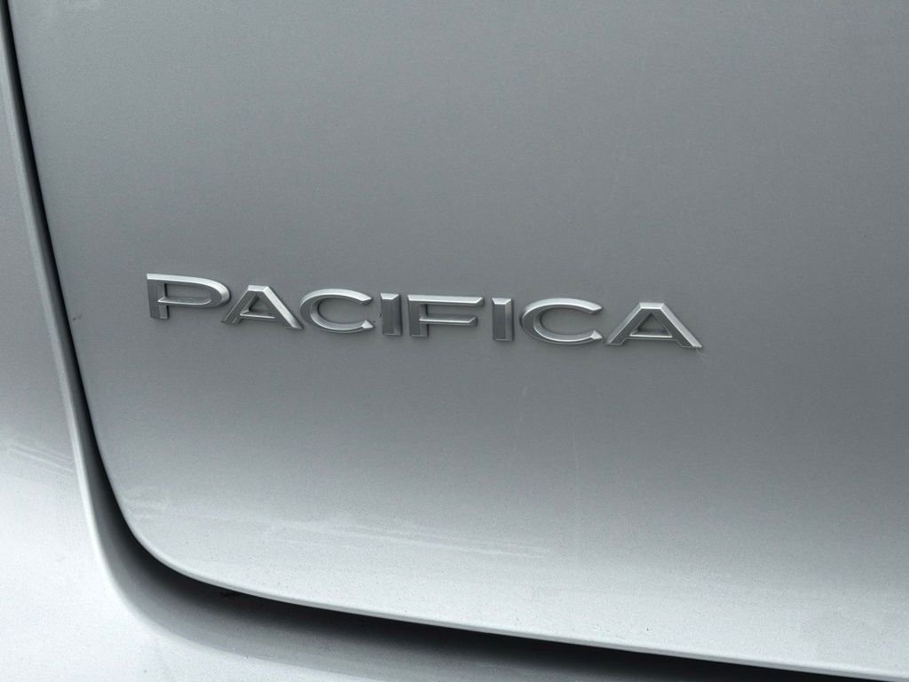 Used 2023 Silver Chrysler Pinnacle image 14