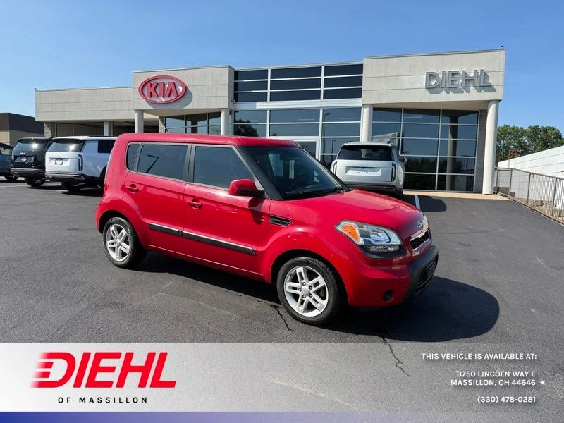 Used 2011 Red Kia Plus image 1
