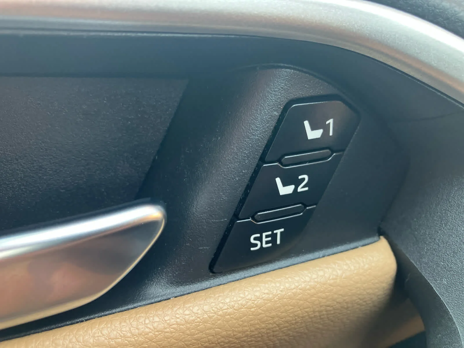 Certified Used 2020 Blizzard Pearl Toyota Limited image 13