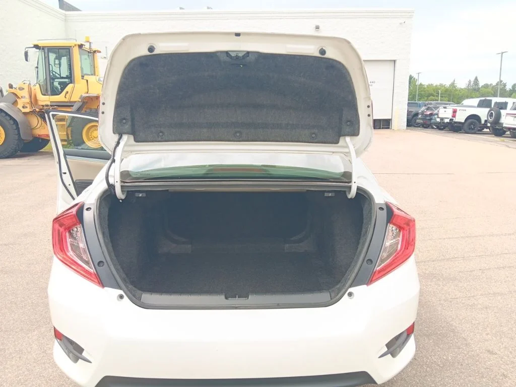 Used 2017 White Honda Touring image 28