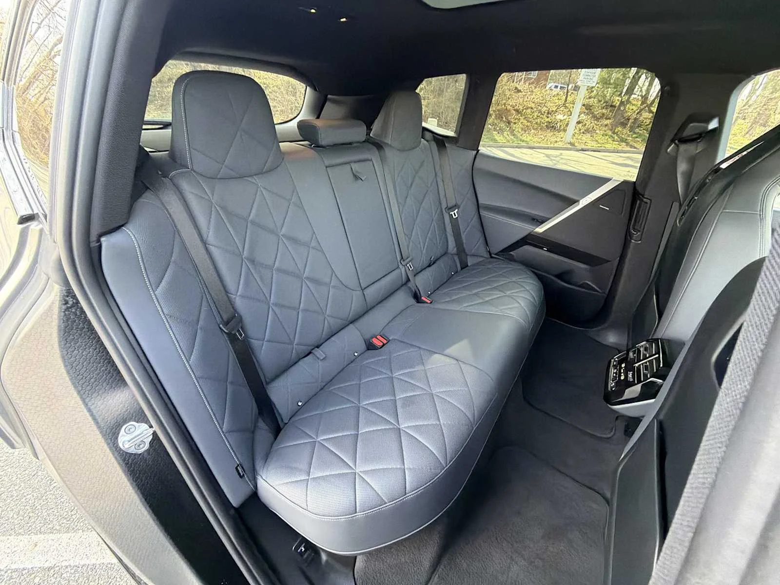 Used 2023 Oxide Grey Metallic BMW xDrive50 image 21