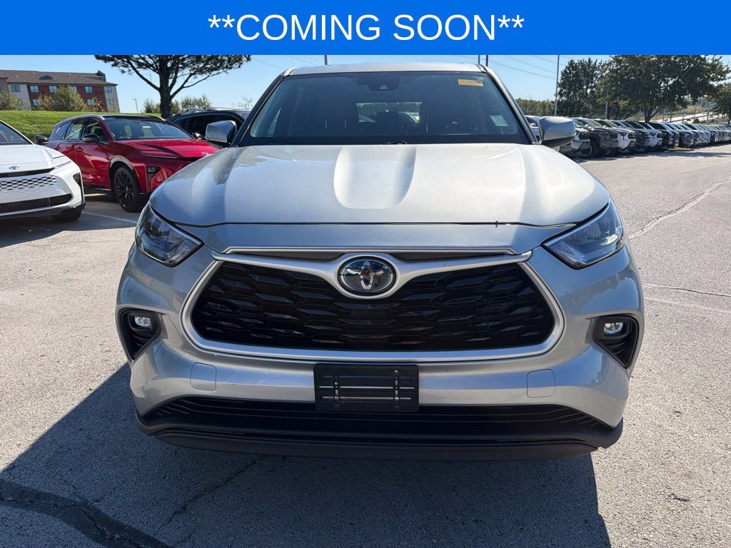 Used 2020 Toyota Highlander LE with VIN 5TDBBRCH1LS513736 for sale in Kansas City