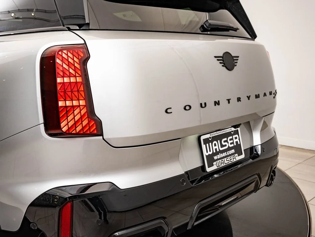 New 2027 Silver MINI Iconic image 18