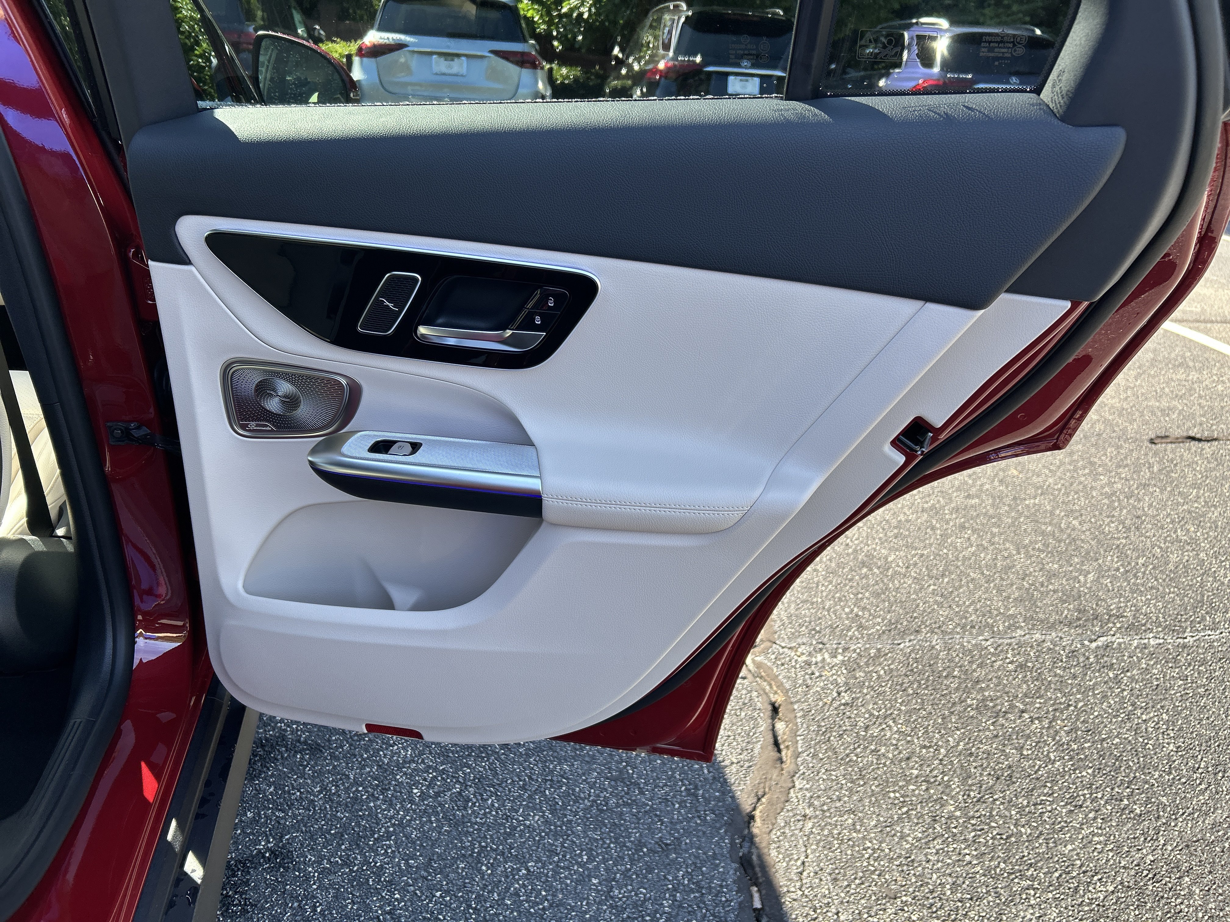New 2026 MANUFAKTUR Patagonia Red Metallic Mercedes-Benz GLC 300 4MATIC® SUV image 38