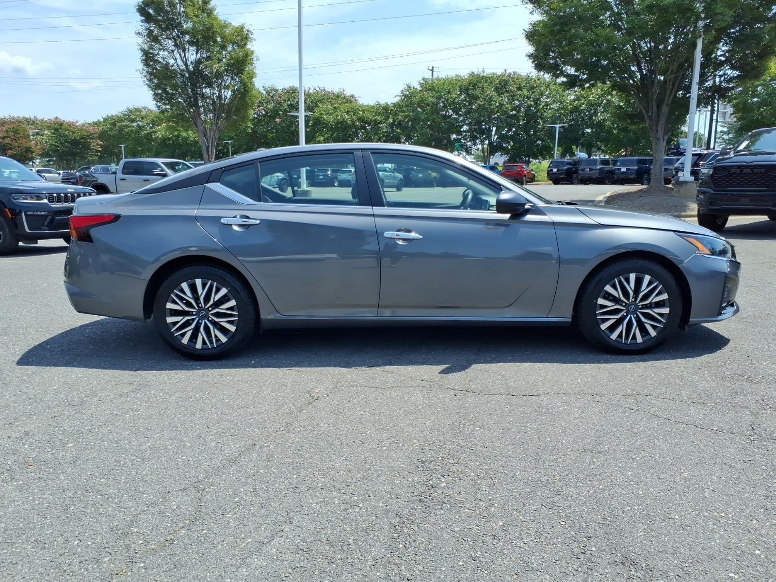 Used 2024 Gun Metallic Nissan 2.5 SV image 9