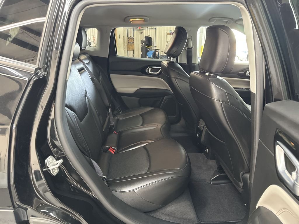 Used 2022 Diamond Black Jeep Limited image 17