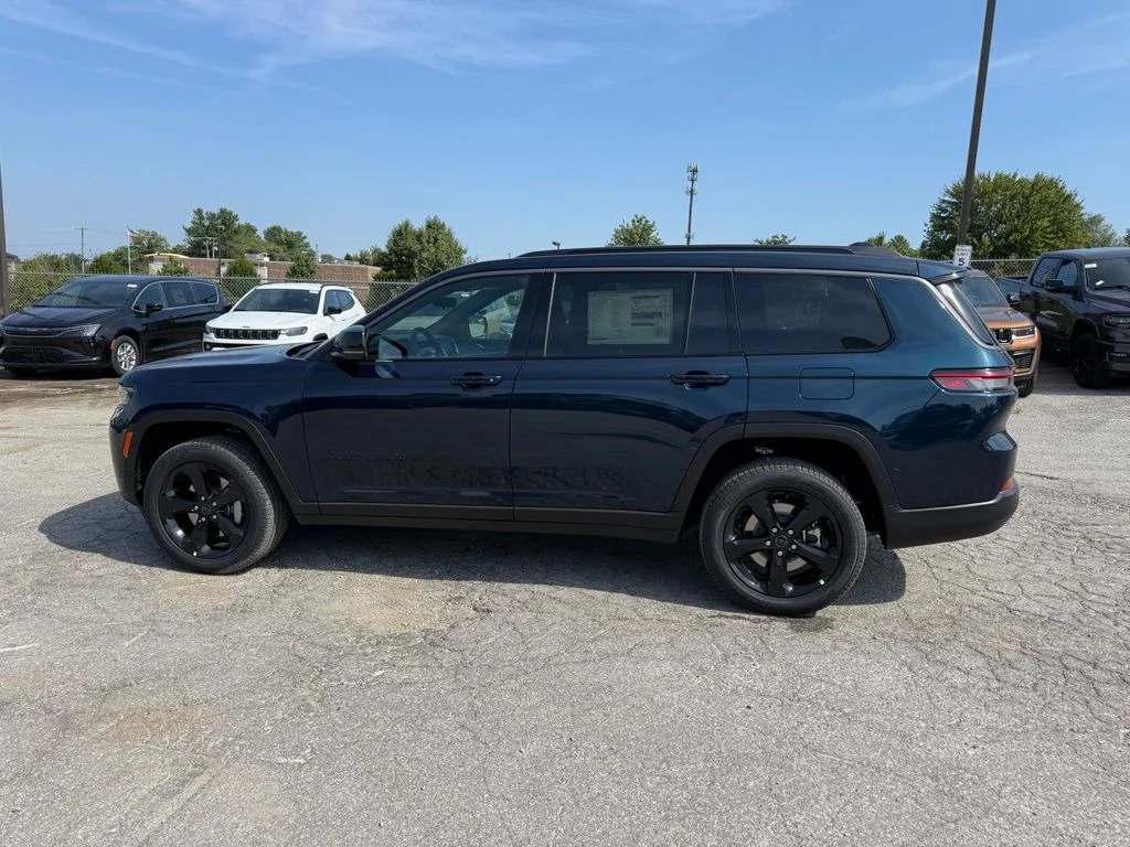 New 2027 Fathom Blue Pearl-Coat Paint Jeep Limited image 9