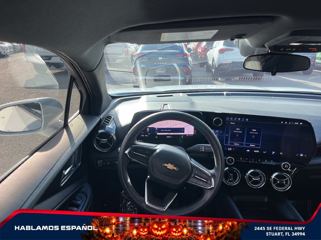 Used 2025 Summit White Chevrolet LT image 13