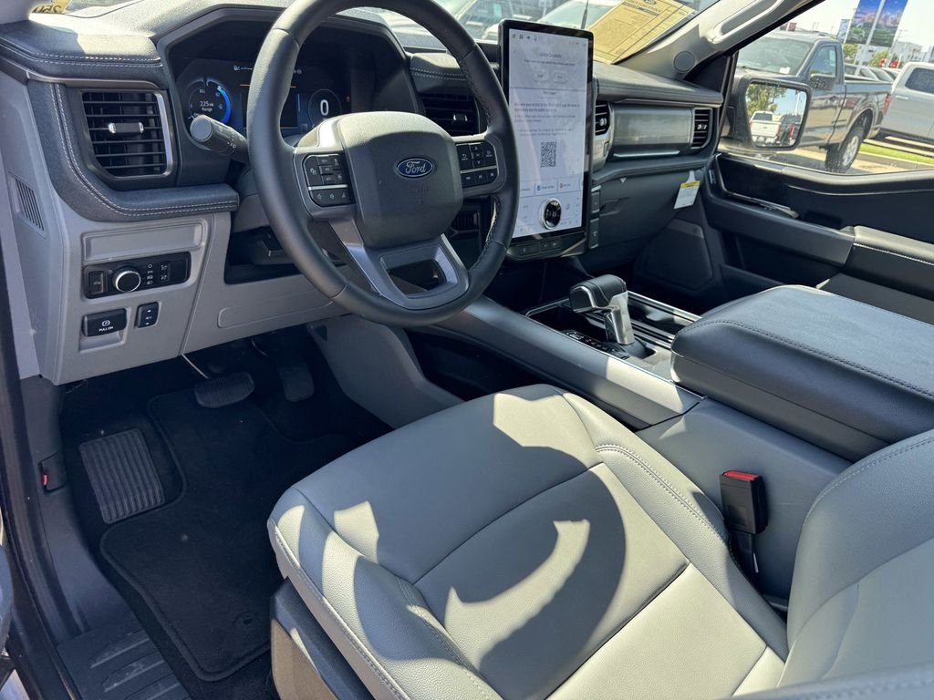 2025 Ford F-150 Lightning Flash - Photo 14