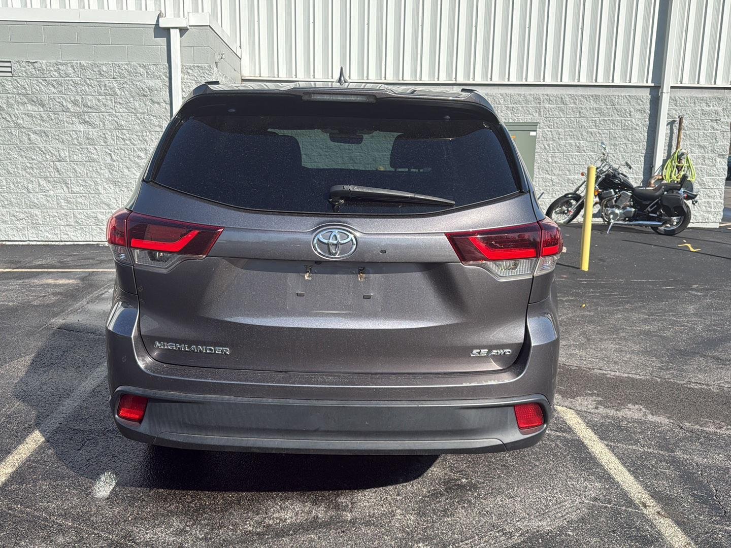 Used 2019 Predawn Gray Mica Toyota SE image 4