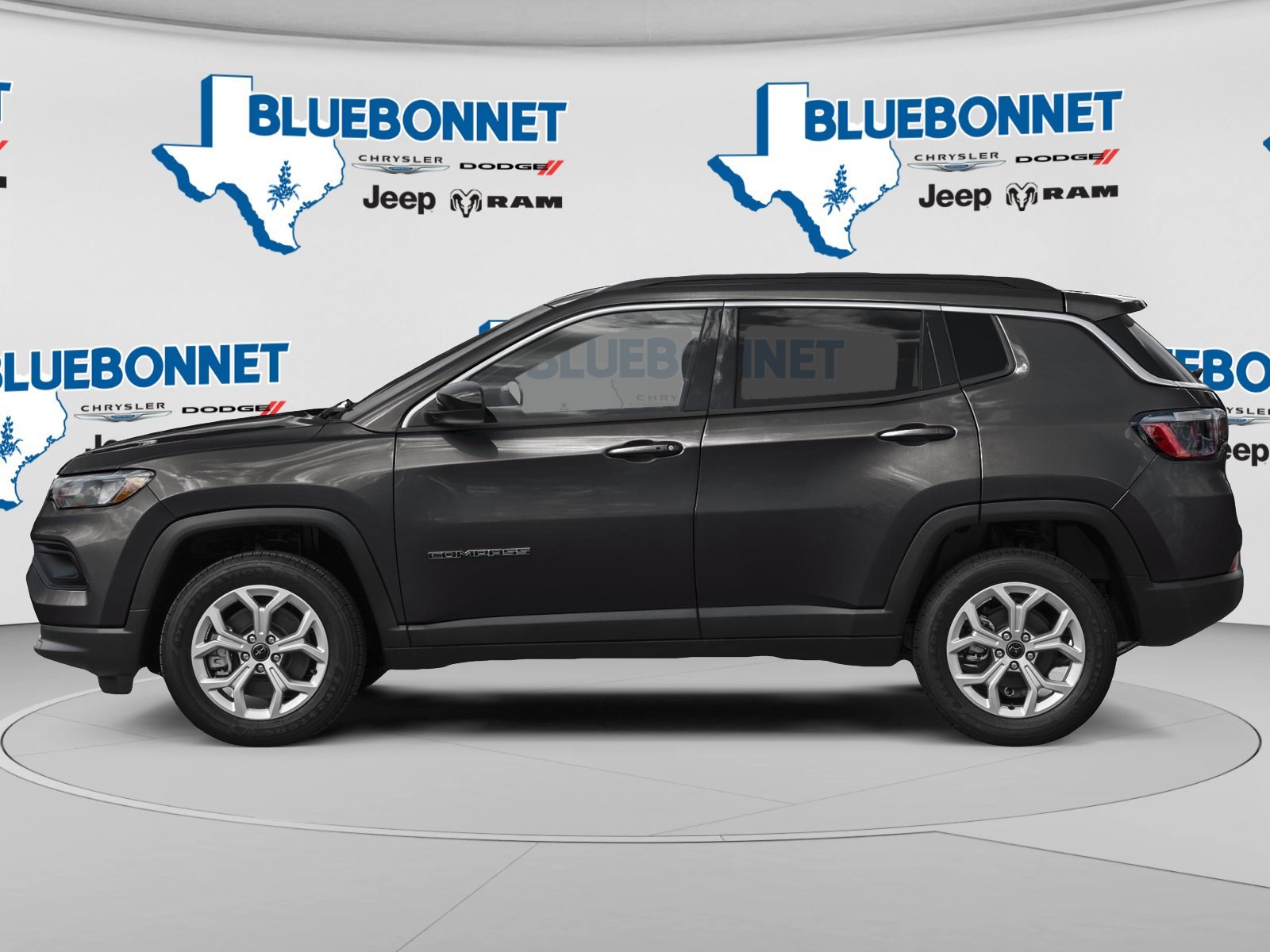 New 2026 Diamond Black Crystal Pearl-Coat Exterior Paint Jeep Latitude Altitude image 3