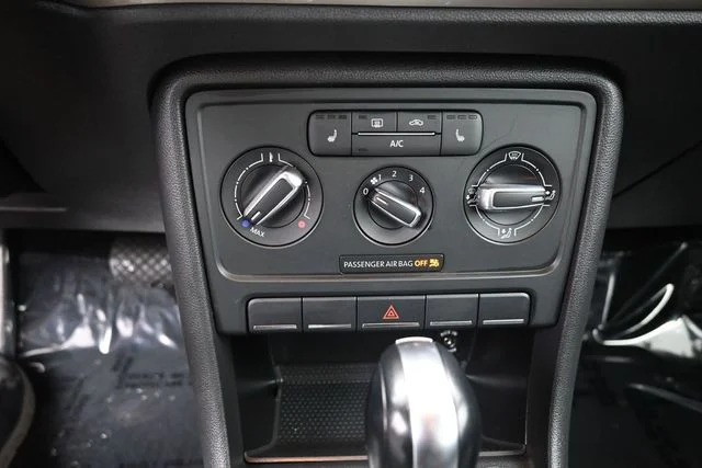 Used 2013 Silver Volkswagen 2.5L image 18