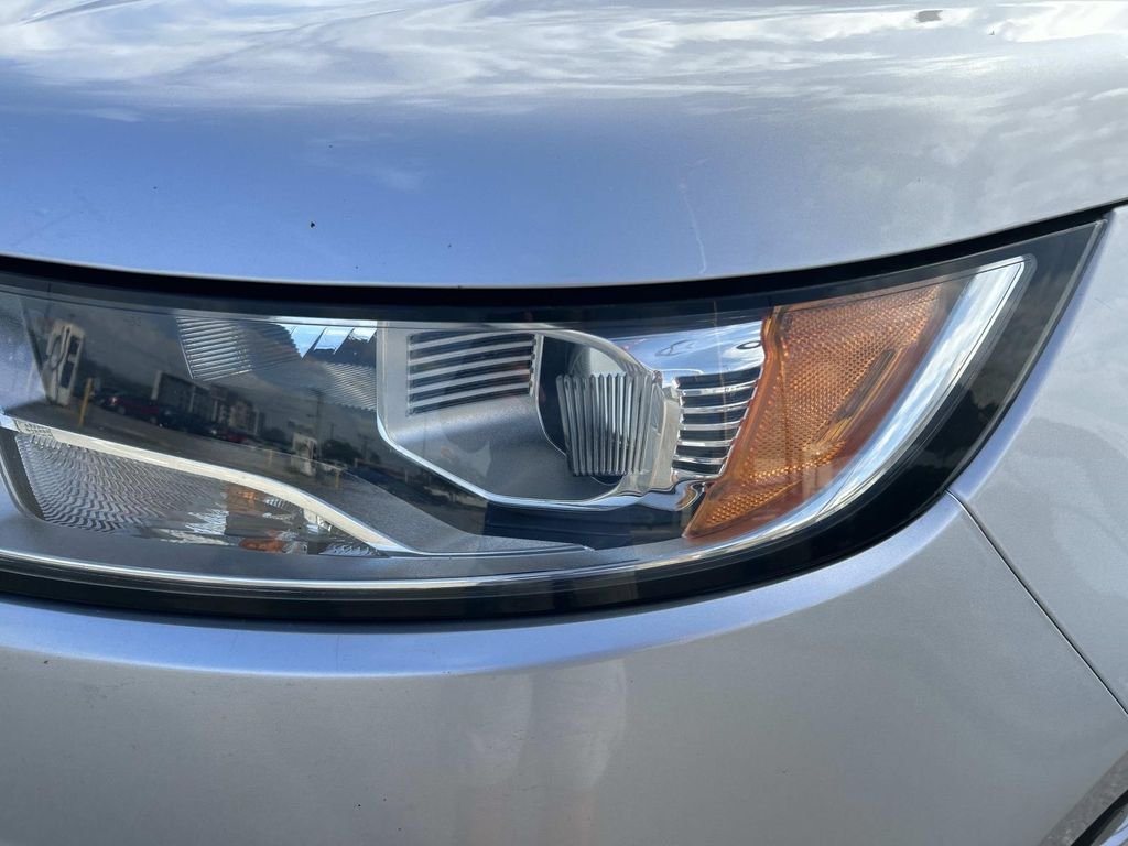 Used 2016 Ingot Silver Ford SEL image 10