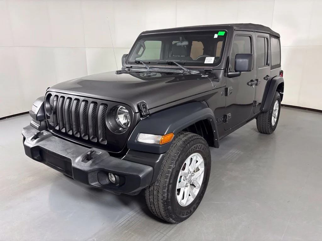 Used 2023 Gray Jeep Sport S image 4