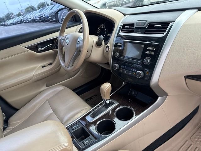 Used 2015 White Nissan 2.5 SL image 14