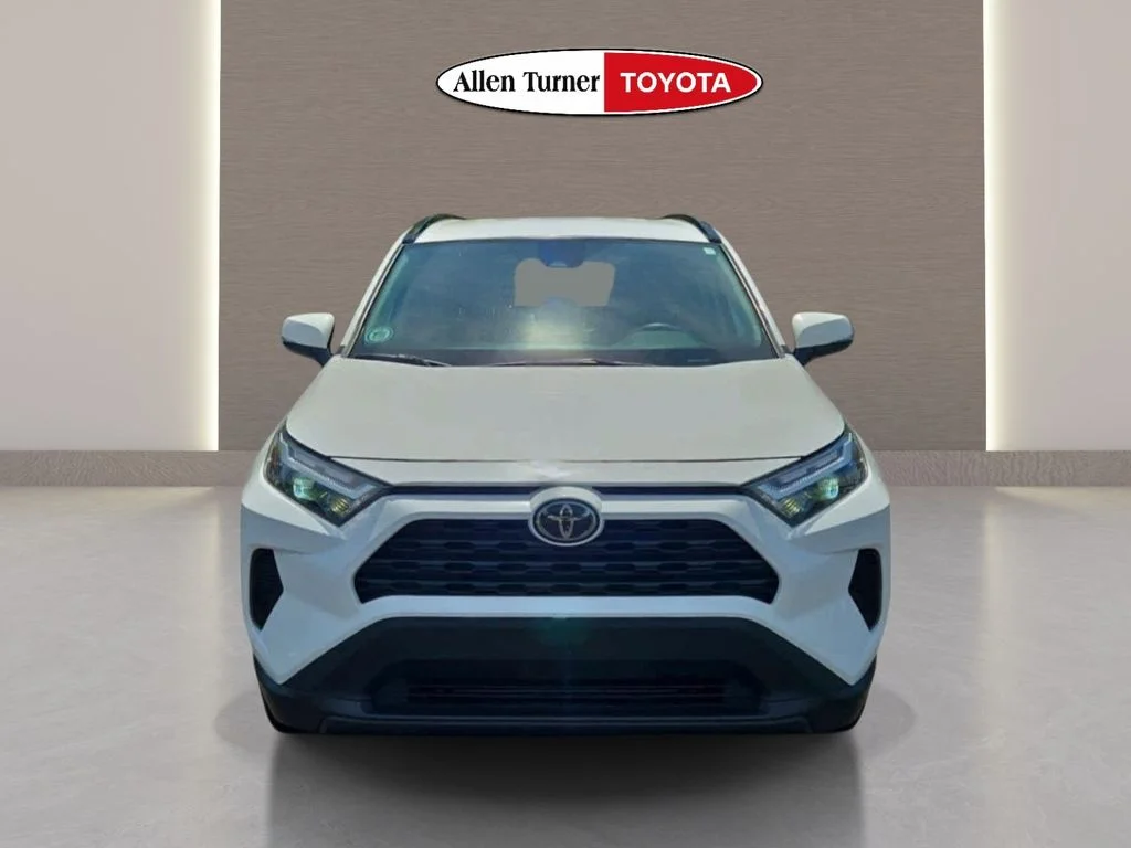 Used 2024 White Toyota XLE image 4