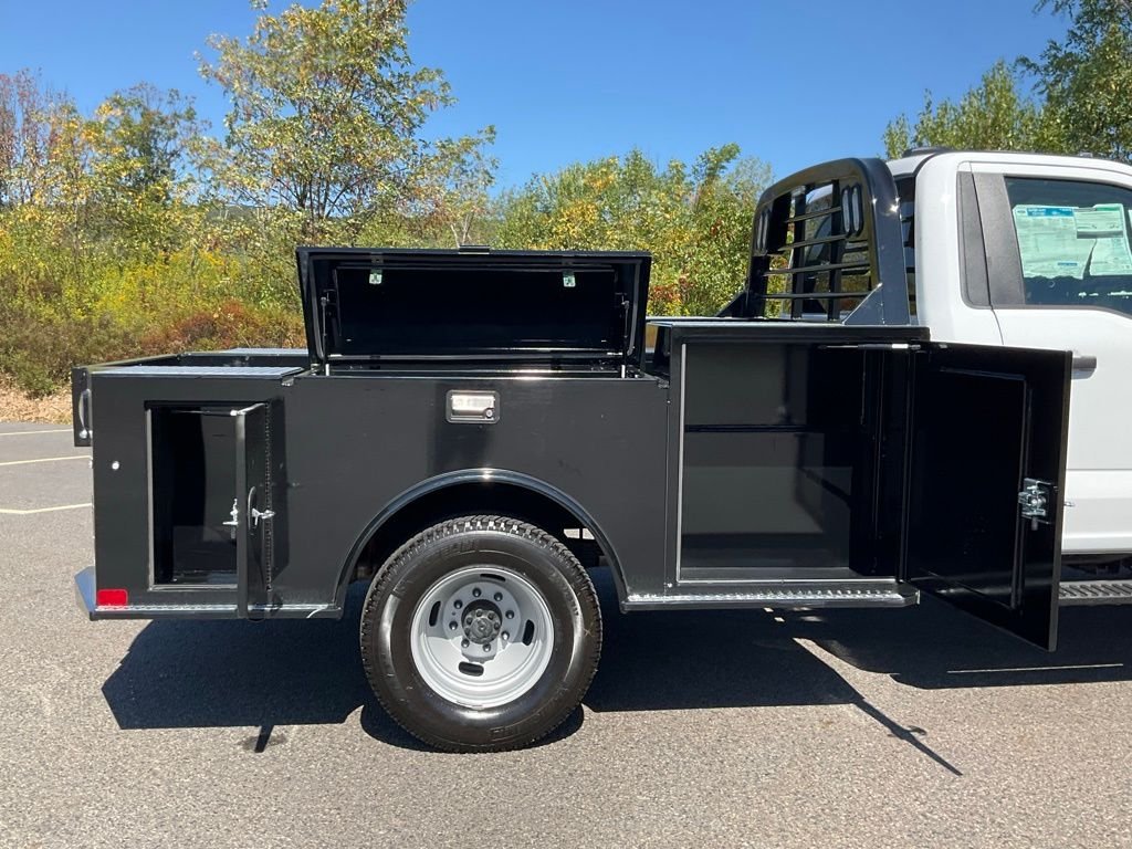 2024 Ford F-350 Super Duty Chassis Cab XL - Photo 28