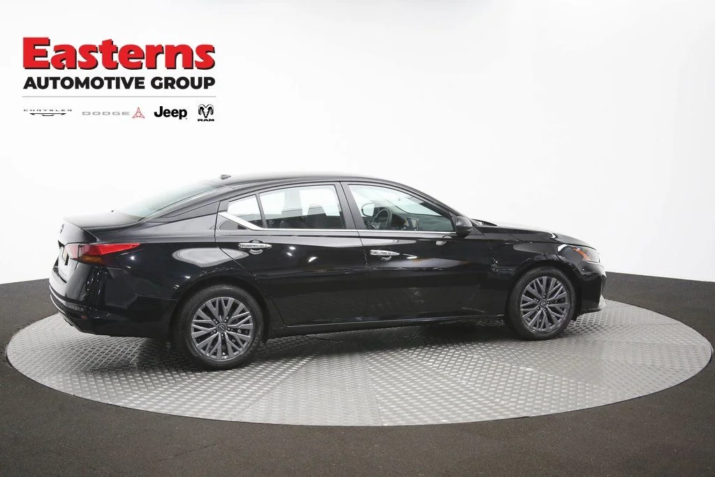 Used 2025 Black Nissan 2.5 SV image 42