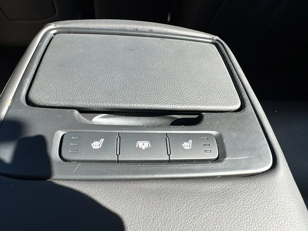 Used 2015 Black Hyundai 3.8 image 13