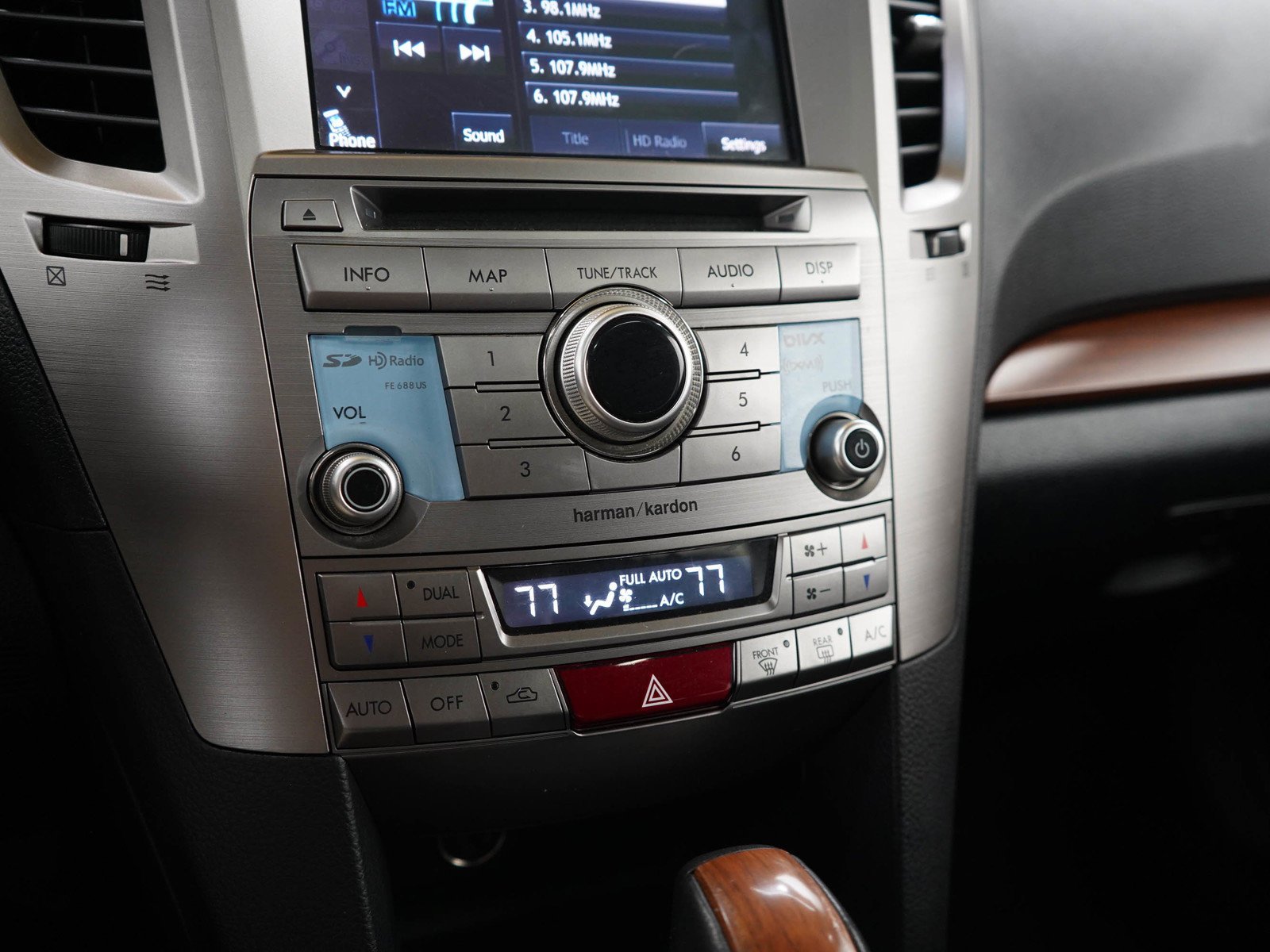 Used 2014 Ice Silver Metallic Subaru 3.6R image 22