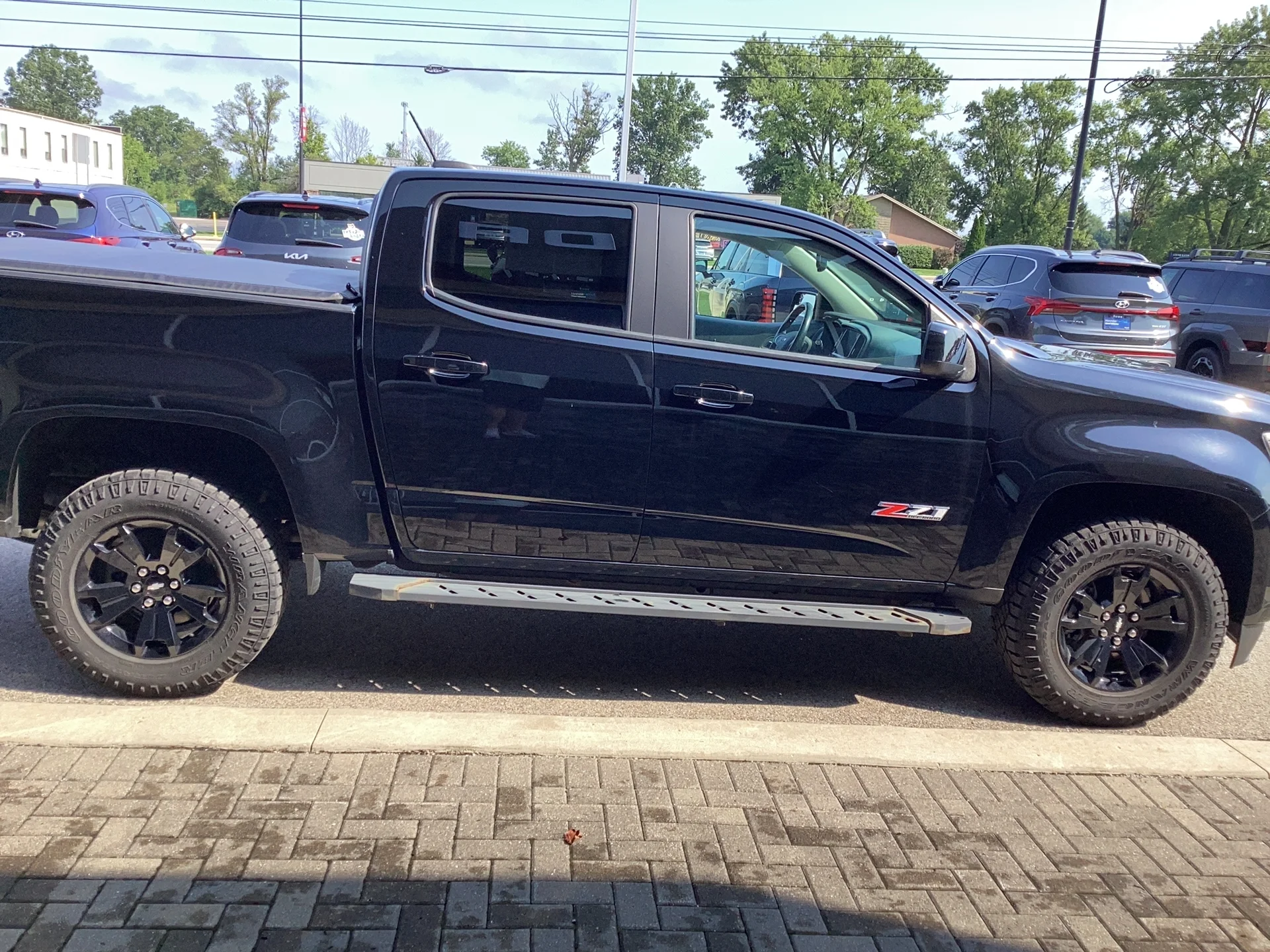 Used 2022 Black Chevrolet Z71 image 3