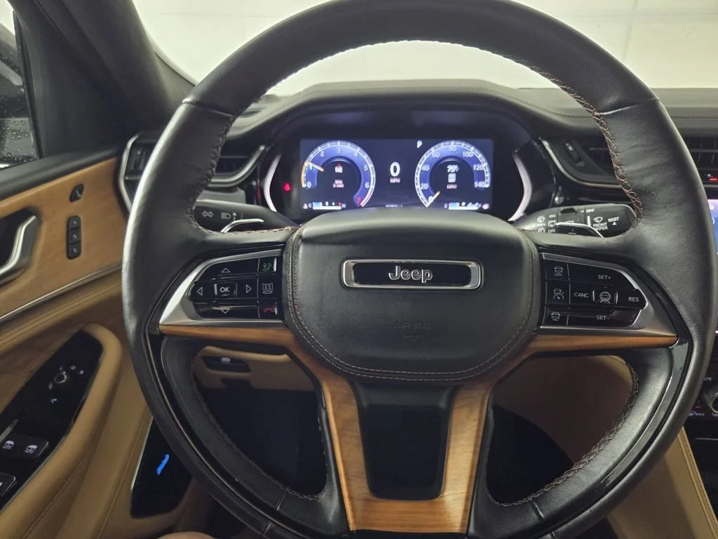 Used 2024 Diamond Black Crystal Pearlcoat Jeep Summit Reserve image 18
