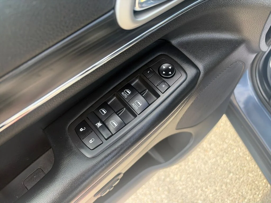Used 2021 Blue Jeep Limited image 12