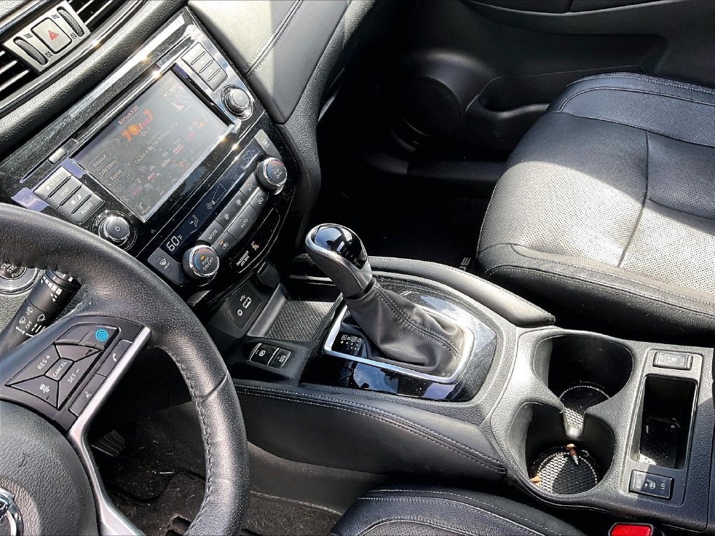 Used 2020 Gray Nissan SL image 14