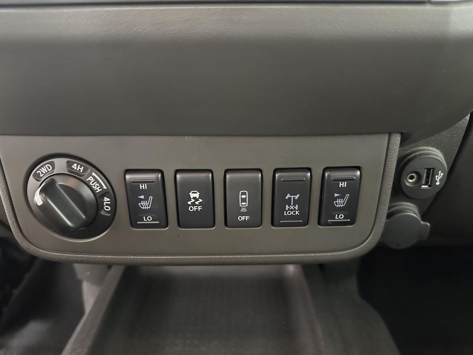 Used 2019 Magnetic Black Pearl Nissan PRO-4X image 3