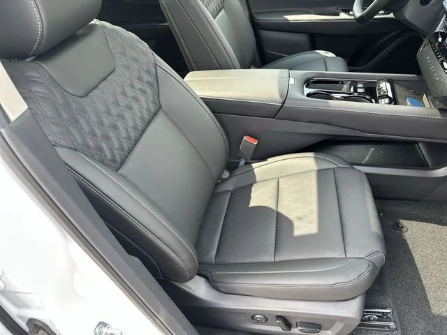 New 2026 Everest White Pearl TriCoat Nissan Platinum image 28