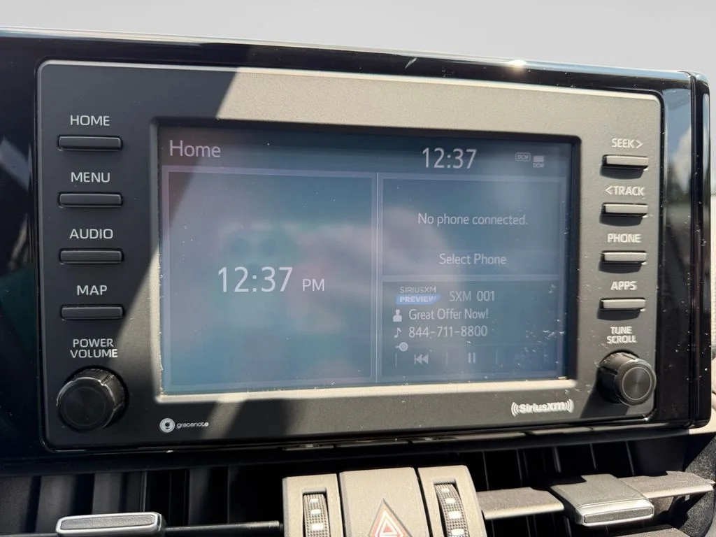 Used 2022 Green Toyota XLE Premium image 21