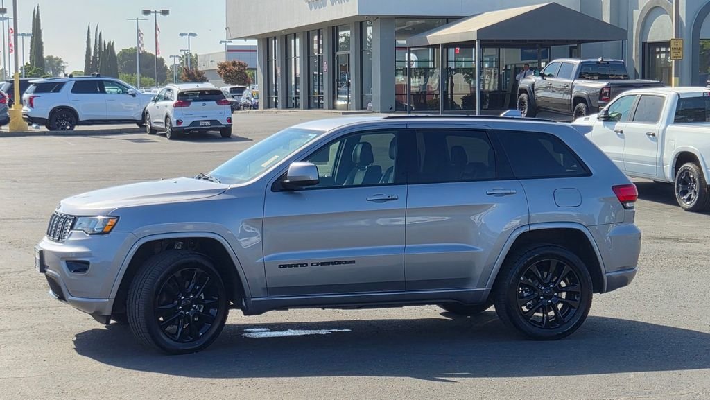 Certified Used 2018 Silver Jeep Altitude image 7
