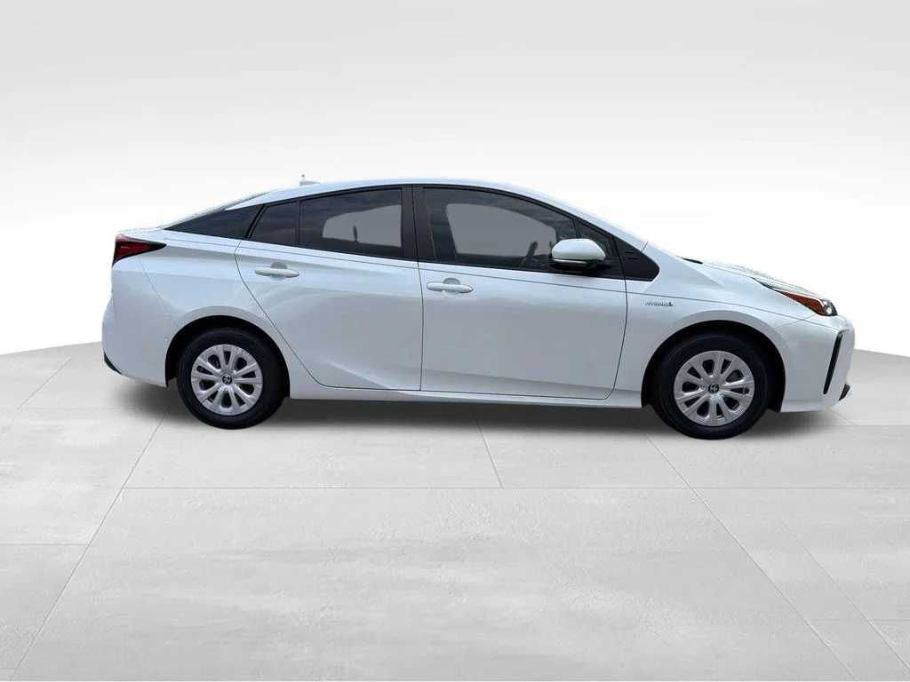 2021 Toyota Prius LE - Photo 8