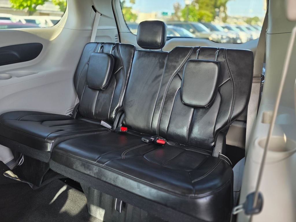 2023 Chrysler Pacifica Touring L - Photo 18