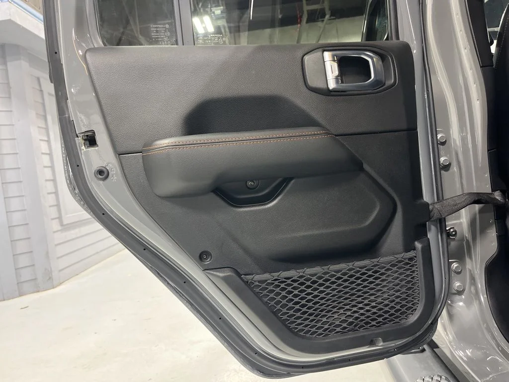 Used 2021 Sting-Gray Clearcoat Jeep Mojave image 34