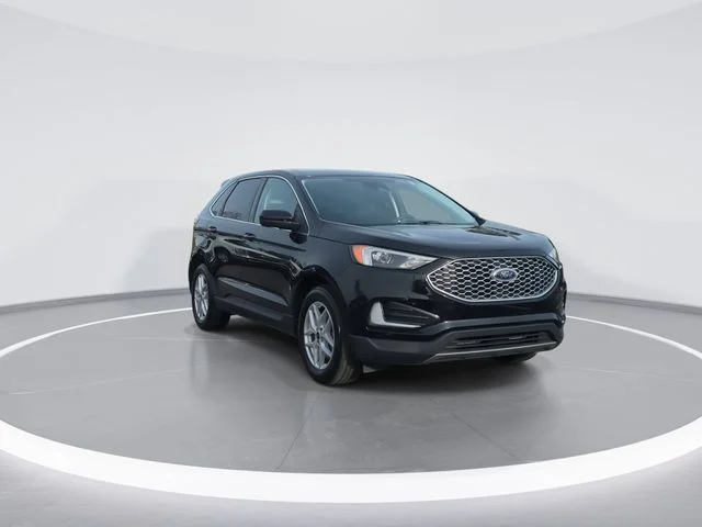 Used 2024 Black Ford SEL image 2