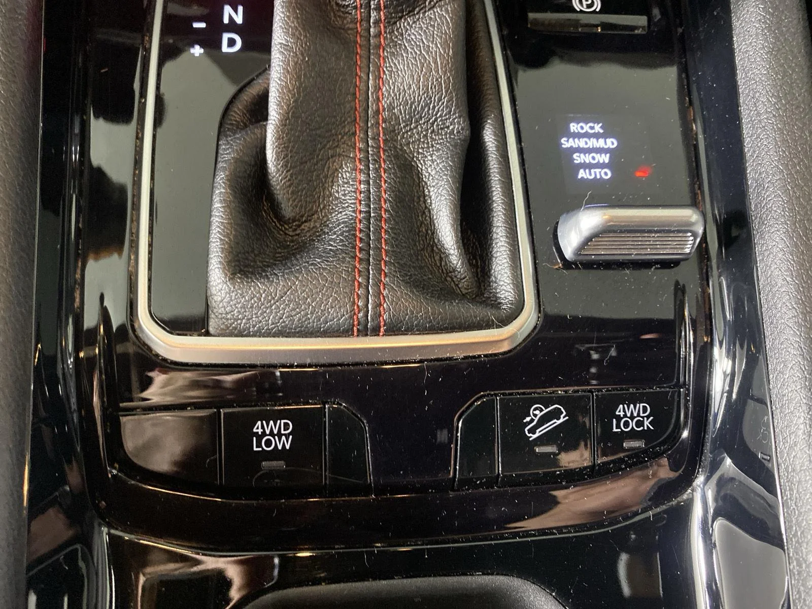 Used 2024 Red Hot Pearlcoat Jeep Trailhawk image 22