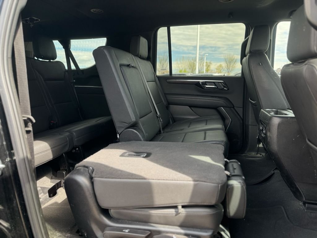 2025 Chevrolet Suburban Z71 - Photo 13