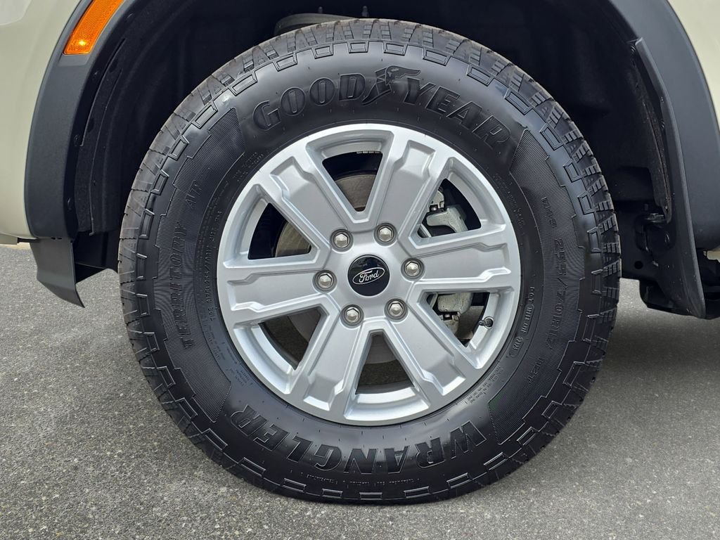 Used 2025 Beige Ford XL image 30