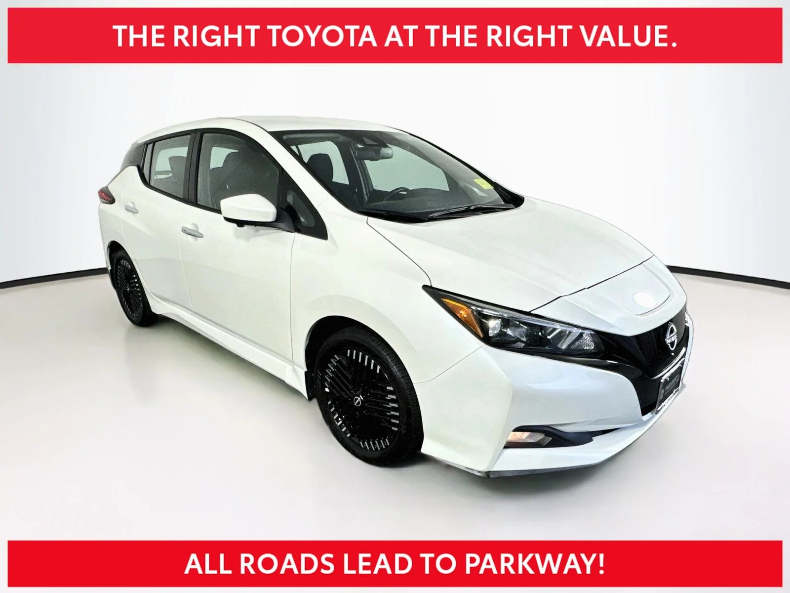 Used 2023 White Nissan SV Plus image 1