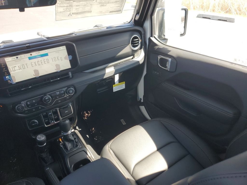 New 2026 Bright White Clearcoat Jeep Sahara image 25