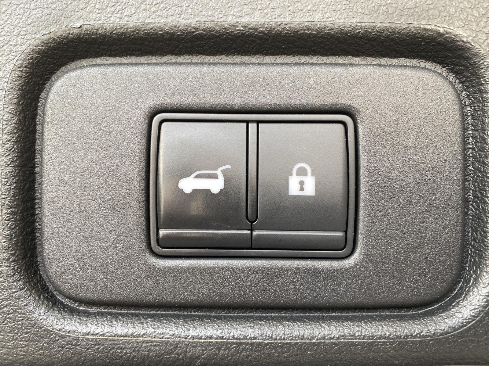 Used 2022 Pearl White Tricoat/Super Black Nissan Platinum image 8