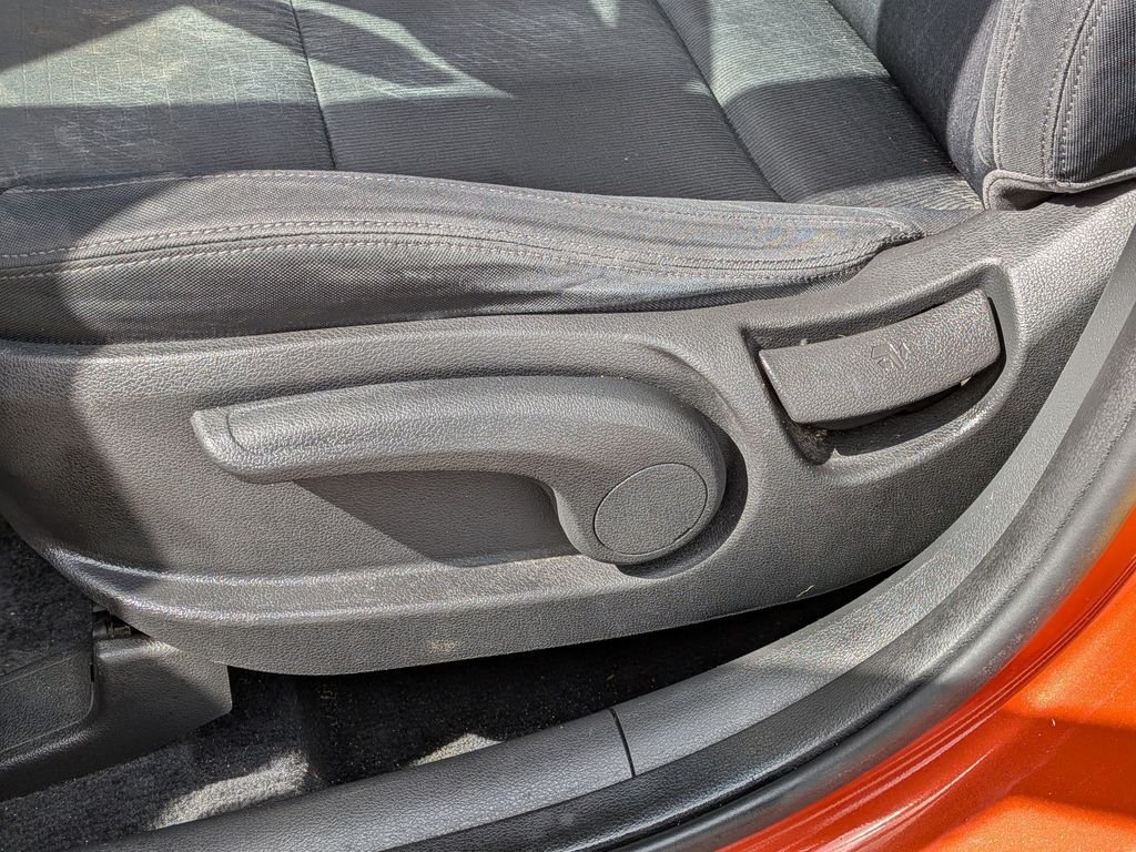 Used 2016 Orange Hyundai SE image 17