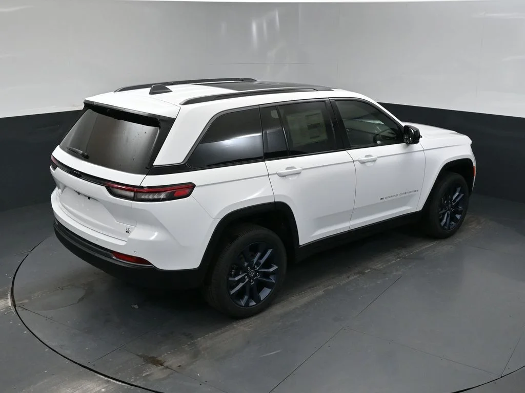 New 2026 Bright White Clearcoat Jeep  image 57