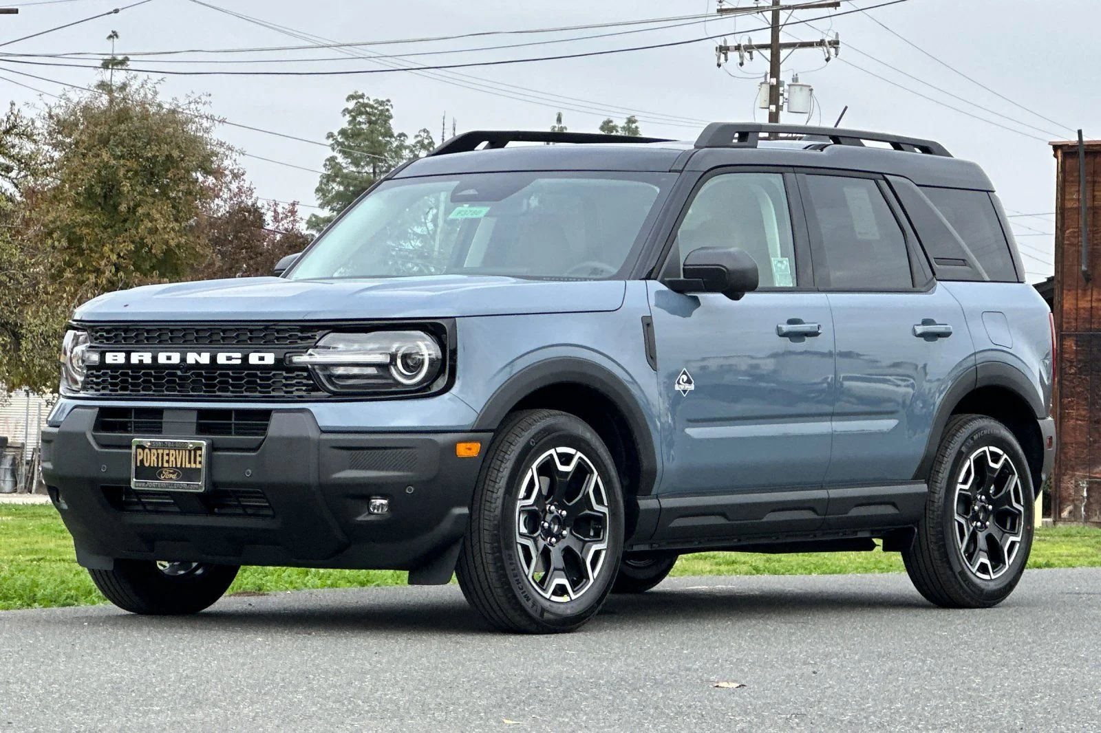 New 2025 Azure Gray Metallic Tri-Coat Ford Outer Banks® image 10