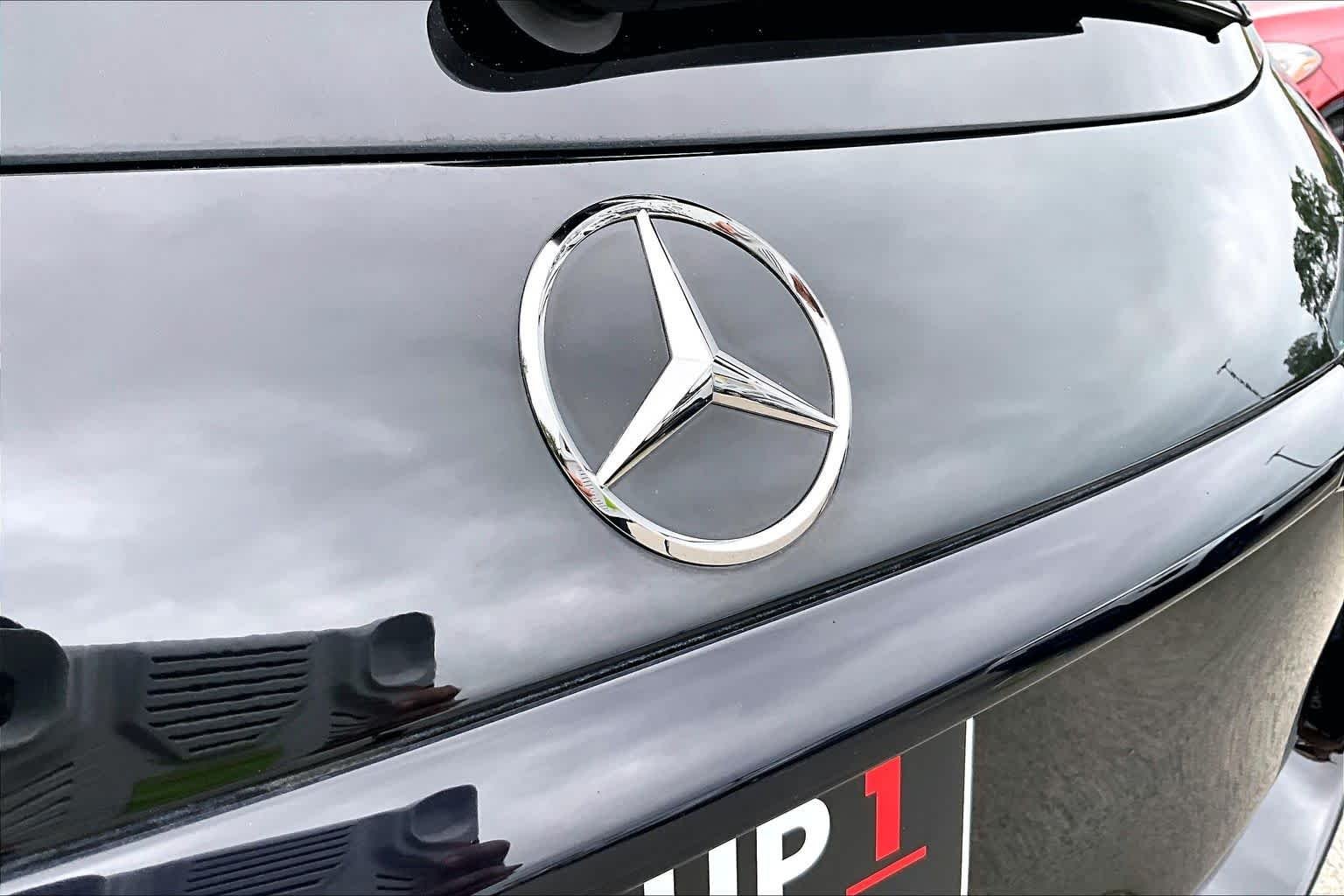 Used 2024 Polar White Mercedes-Benz GLC 300 image 30