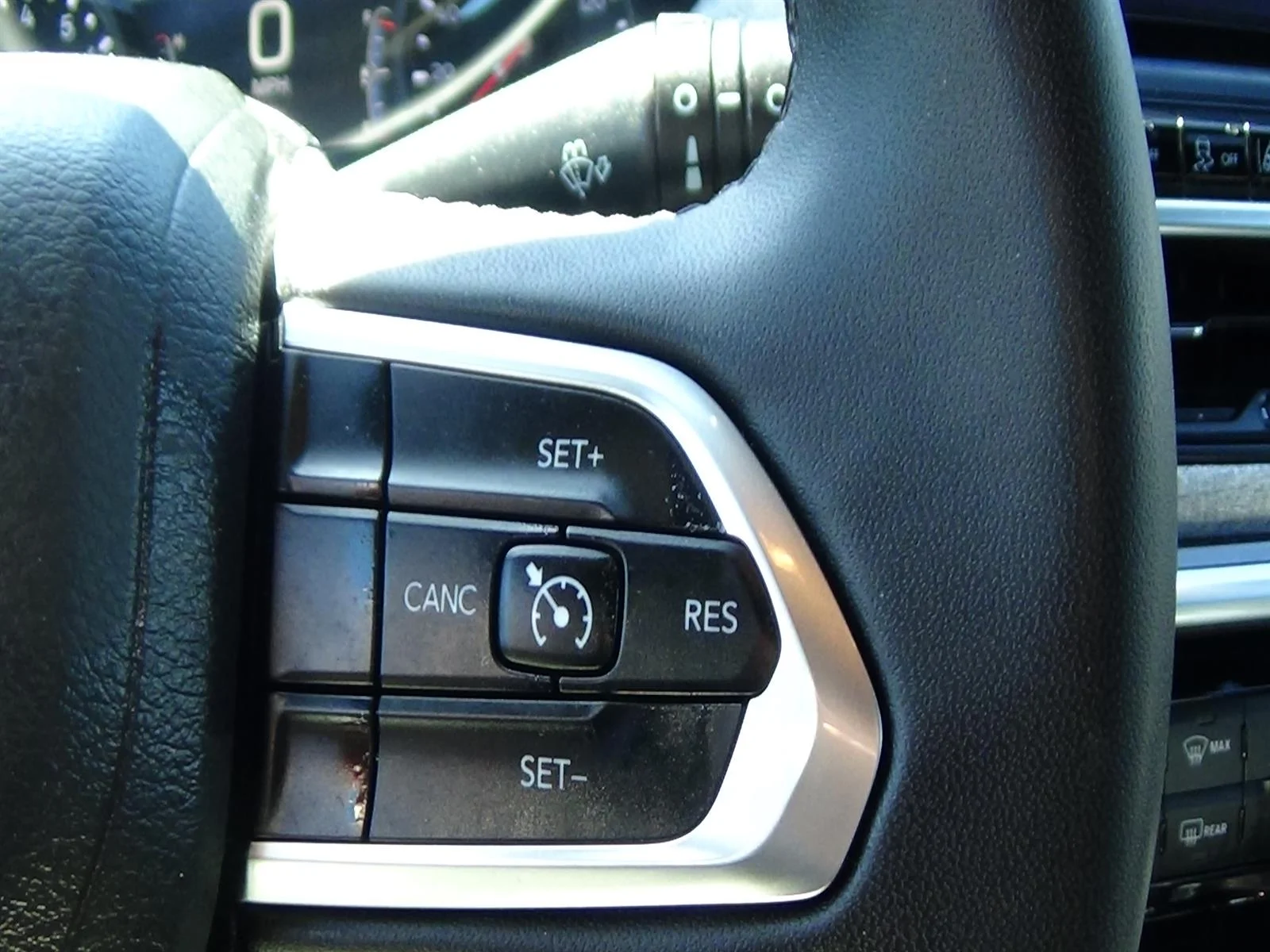 Certified Used 2025 Bright White Clear Coat (pw7) Jeep Latitude image 22