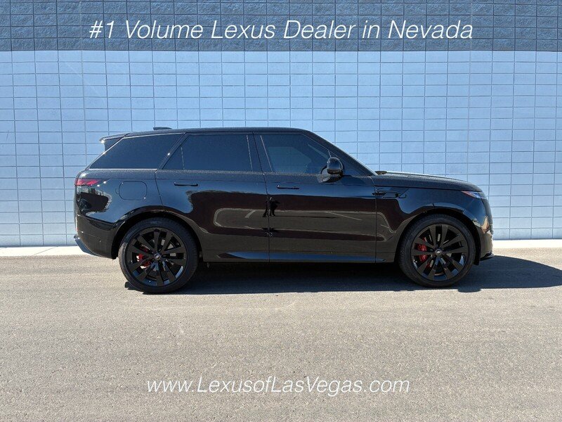 Used 2025  Land Rover Dynamic SE image 2