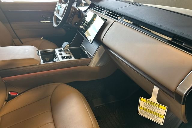 New 2027 Carpathian Grey Land Rover SE image 15